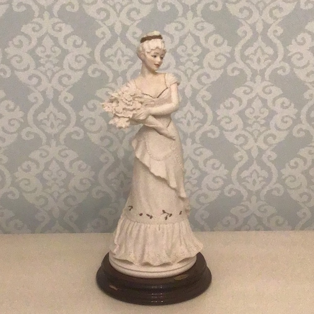 Giuseppe Armani Flower Bouquet figurine